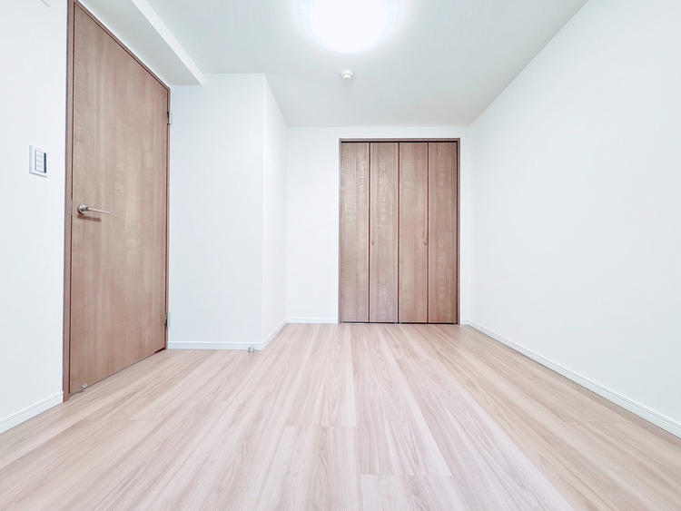 寝室 ベッドも十分に設置するスペースがあります。