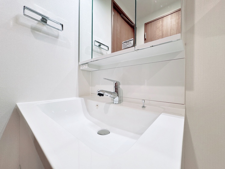 洗面 何かと物が増える場所だからこそ、スッキリと見映えの良い空間に。