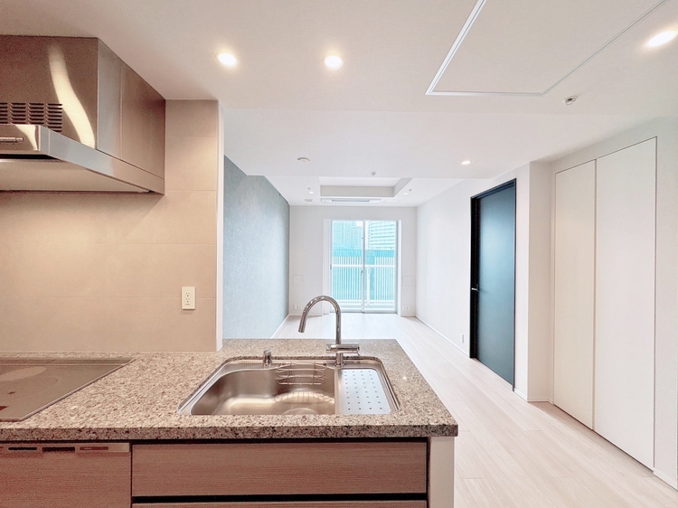 居間 居心地の良い空気感は、暮らしのステージを彩り、心からのやすらぎと満足感を与えてくれます。