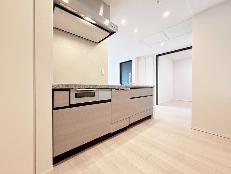 キッチン スマートな意匠と充実の機能を備えたキッチンが、暮らしにおいしい彩りを添えます。