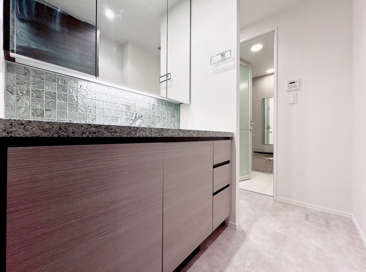 洗面 清潔感と心地よさを重視した、上質感漂うパウダールーム。