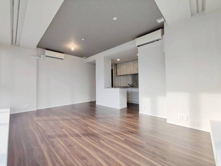 居間 快適に過ごす毎日を求めて、暮らしの中でご自身の「マイホーム」に創り上げて下さい。