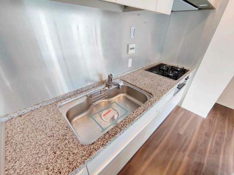 キッチン スマートな意匠と充実の機能を備えたキッチンが、暮らしにおいしい彩りを添えます。