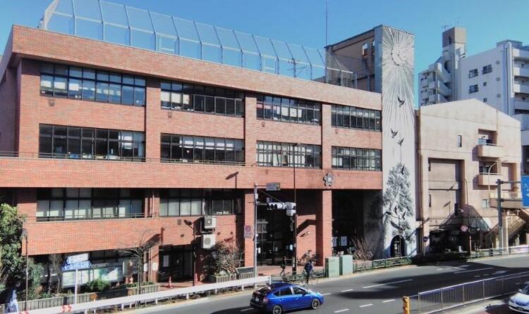 周辺 台東区立根岸小学校