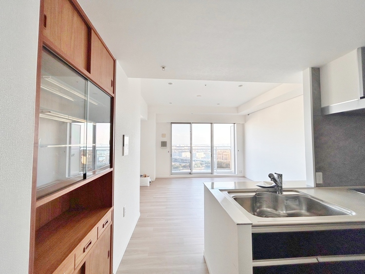 居間 居心地の良い空気感は、暮らしのステージを彩り、心からのやすらぎと満足感を与えてくれます。