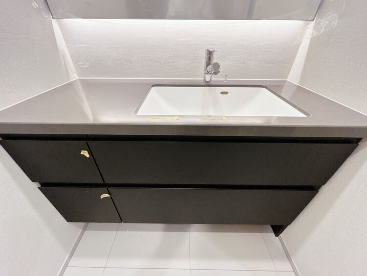 その他 清潔感を感じられる洗面化粧台。