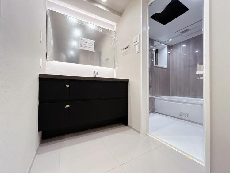 その他 十分な広さの脱衣所。