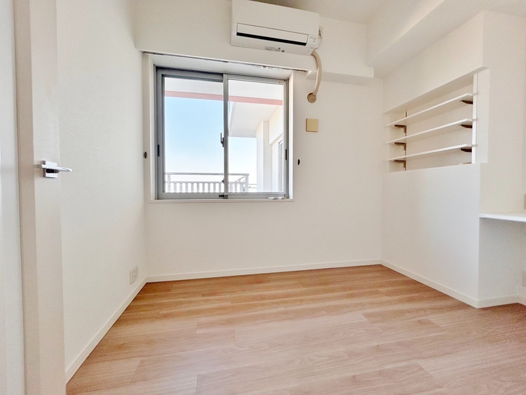 寝室 ベッドも十分に設置するスペースがあります。