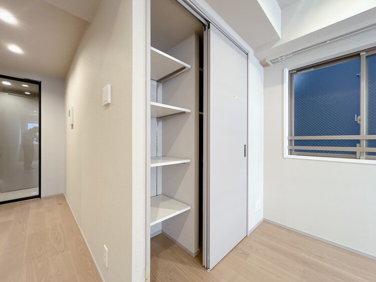 その他 収納スペースが付いていて、お部屋を広く使っていただけます。