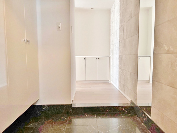 玄関 シューズボックスを完備した玄関です。