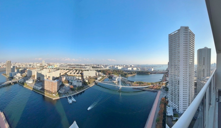 バルコニー 頬をなでる、優しい風を感じることが出来ます。