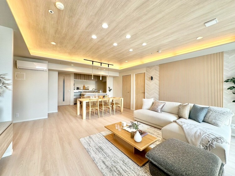 居間 居心地の良い空気感は、暮らしのステージを彩り、心からのやすらぎと満足感を与えてくれます。