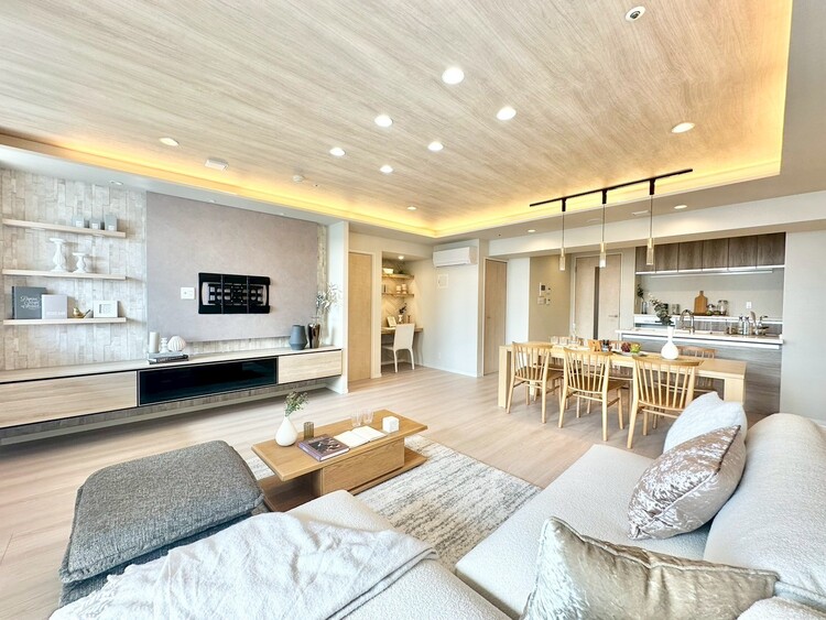 居間 飾り過ぎないシンプルな内装と偏り過ぎないデザインで統一しました。