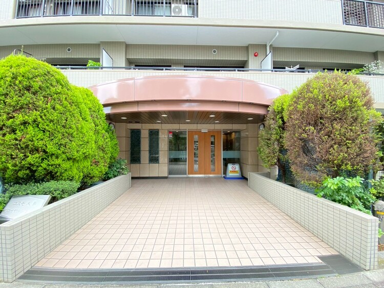 その他 上質感漂う玄関アプローチです。