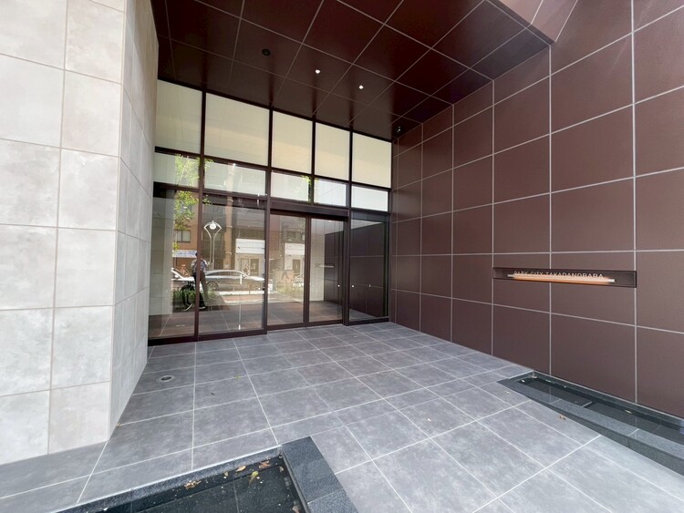 その他 上質感漂う玄関アプローチです。