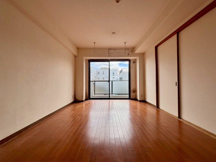 居間 落ち着いた雰囲気に包まれて、伸びやかな空間。