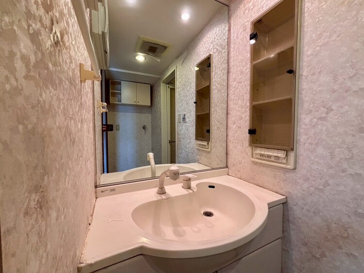 洗面 清潔感を感じられる洗面化粧台。