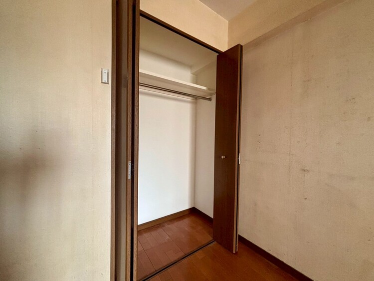 収納 家電やスーツケース、ストック品など何でも片付く嬉しい空間です。