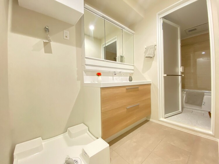 その他 清潔感を感じられる洗面化粧台。