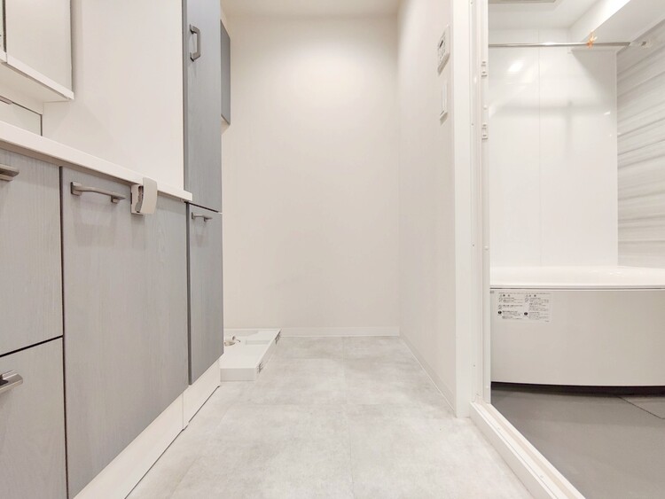 その他 十分な広さの脱衣所。