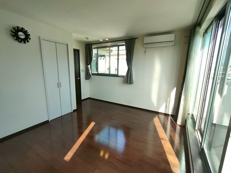その他 独立性を高めたお部屋。たっぷりの収納も配備しており、スッキリとした居住空間に。陽光も降り注ぐ明るく開放的な間取りが魅力的です。