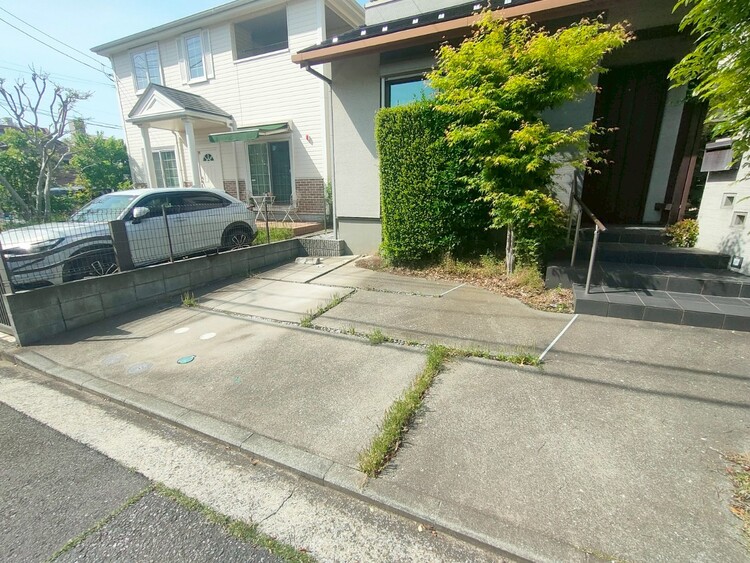 その他 ゆったりとした平置きの駐車スペースが嬉しいですね。