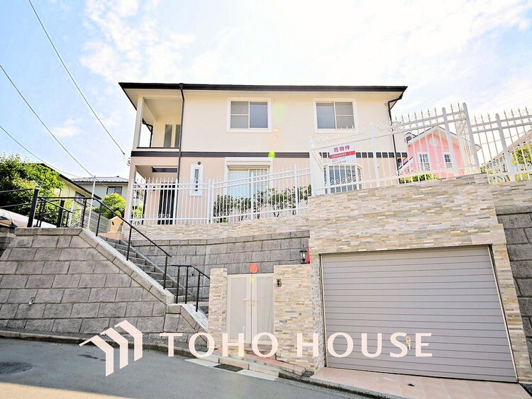 外観 〜閑静な住宅地に佇む、ウッドデッキ・庭付き4LDK住戸〜南向きにつき陽当り良好〜