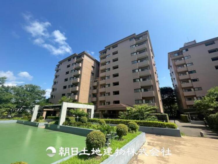 外観 時間のゆとりと空間、暖かな陽光がもたらす光と風を独占してください。