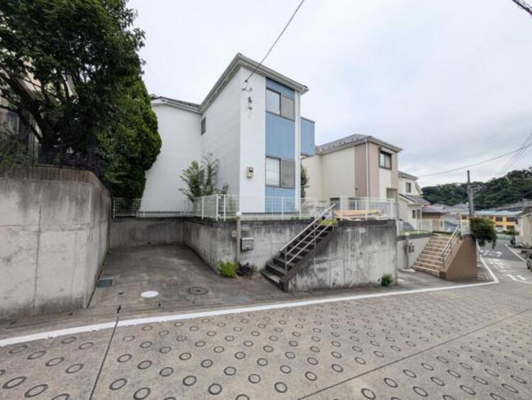 その他 ●〇深く豊かな緑と爽快な青い空を感じる、まるで杜の中に暮らすような心地よさを存分に堪能いただける邸宅です。ハイグレードの設備仕様を標準装備したデザイナーズ住宅が便利で快適な新生活をお届けいたします〇●
