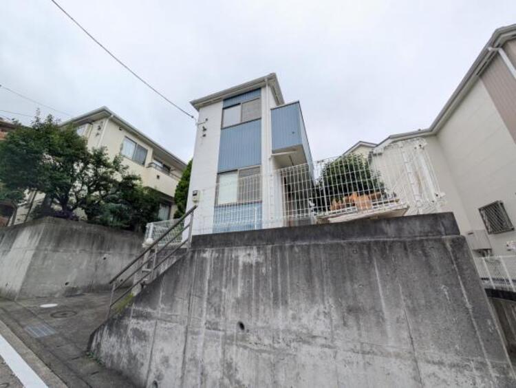その他 ●〇物件の陽当りや通風・仕様設備やお部屋の大きさの比較、近隣・周辺環境や街並みなど、資料には掲載していない情報が現地にはたくさんあります。資料だけで不動産を購入できるという方はいません。ぜひ現地へ〇●