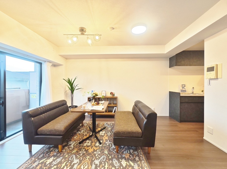 居間 飾り過ぎないシンプルな内装と偏り過ぎないデザインで統一しました。