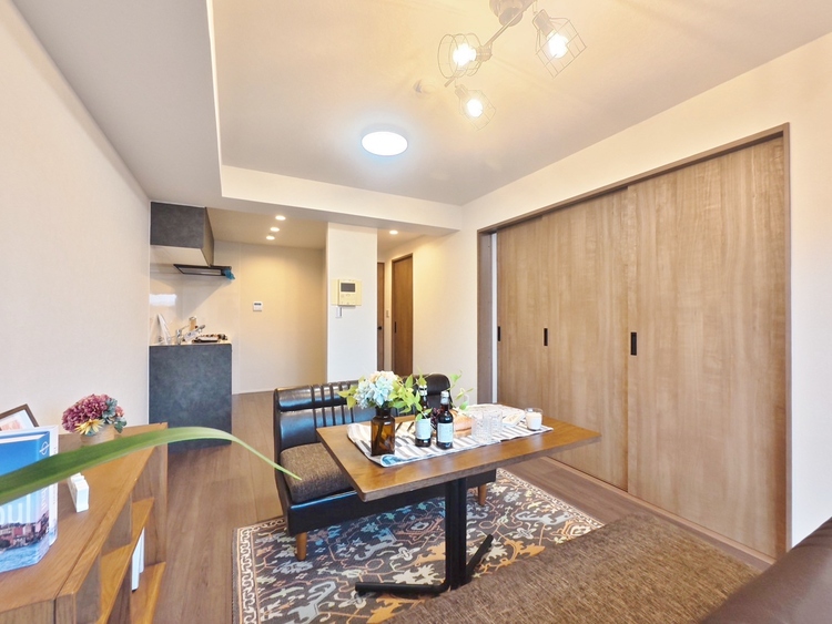 居間 快適に過ごす毎日を求めて、暮らしの中でご自身の「マイホーム」に創り上げてください。