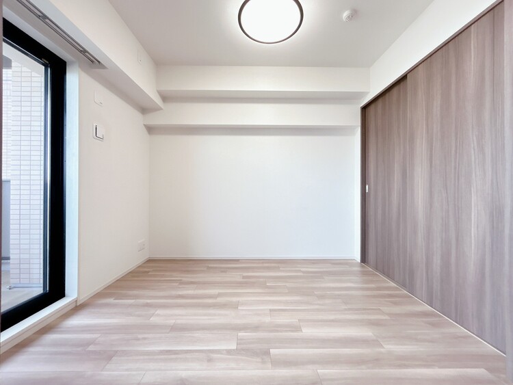 寝室 ベッドも十分に設置するスペースがあります。