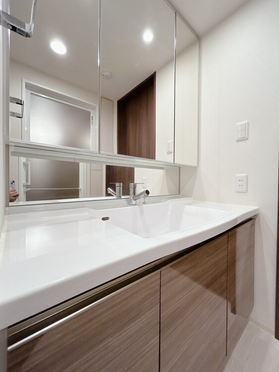 洗面 何かと物が増える場所だからこそ、スッキリと見映えの良い空間に。