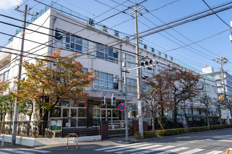 周辺 足立区立東綾瀬小学校