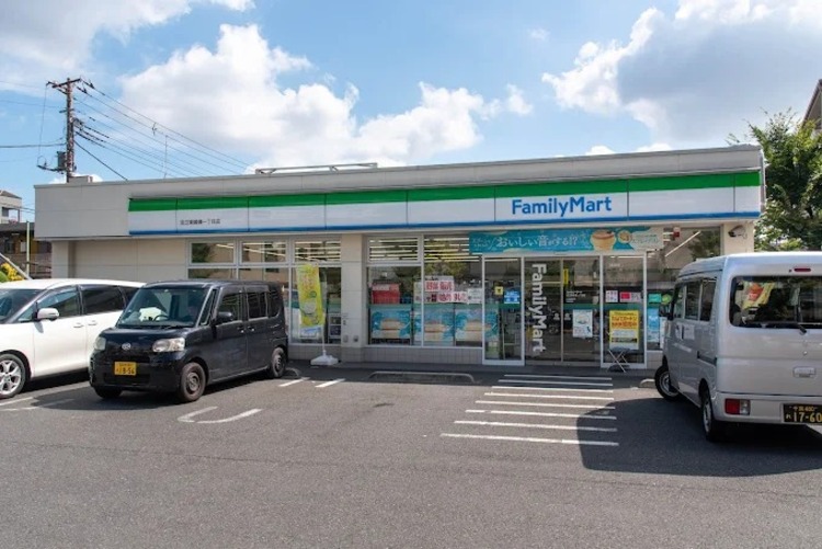 周辺 ファミリーマート足立東綾瀬一丁目店
