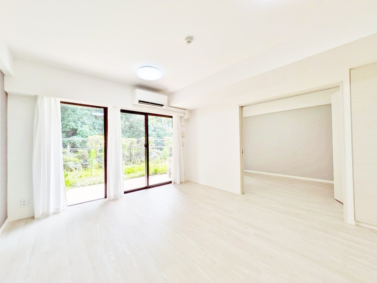 居間 飾り過ぎないシンプルな内装と偏り過ぎないデザインで統一しました。