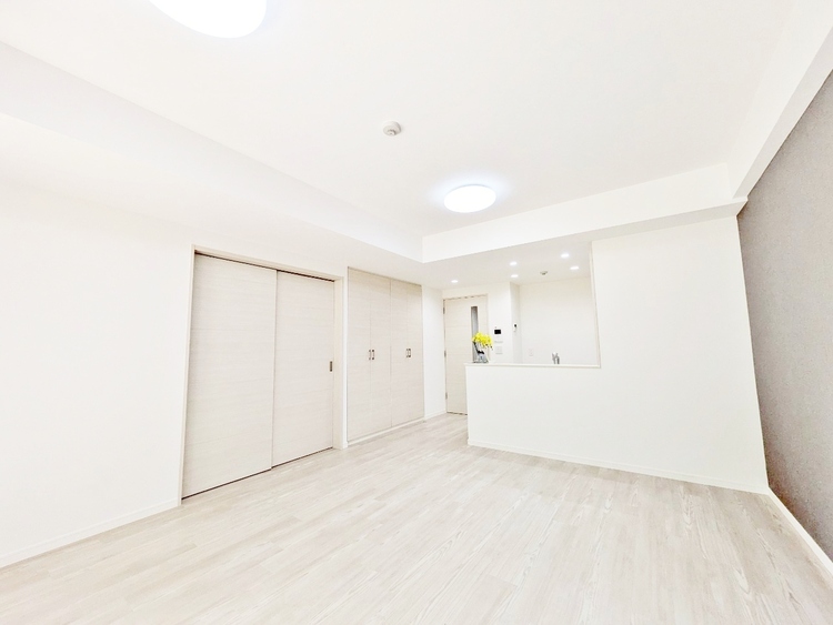 居間 快適に過ごす毎日を求めて、暮らしの中でご自身の「マイホーム」に創り上げてください。