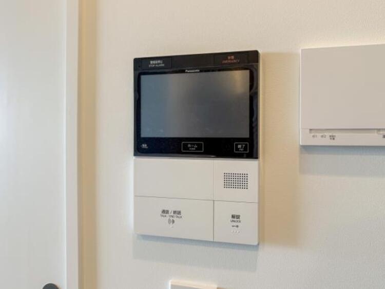 その他 誰が来ても分かるようにテレビモニター付きインターホンを設置。防犯上でも役立ちます。