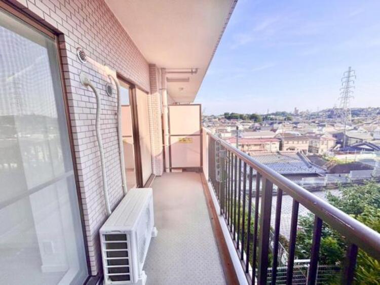 バルコニー 伸びやかな眺望が広がるバルコニー。爽やかな風を感じて、心躍る素敵な暮らしがはじまります！