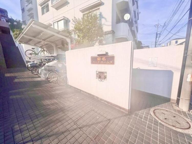 エントランス 管理が行き届いた清潔感のあるエントランス。