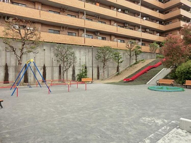 周辺 北寺尾第四公園　170ｍ