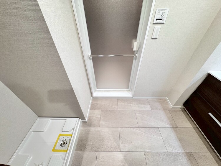 その他 十分な広さの脱衣所。