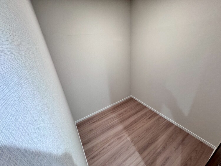 その他 収納スペースが付いていて、お部屋を広く使っていただけます。