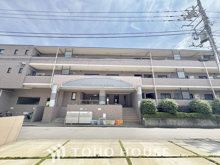 外観 漂う上質な空気感、マンションに入れば「おかえりなさい」と笑顔で迎えてくれるエントランス。最良の心配りを感じるマンションでした。