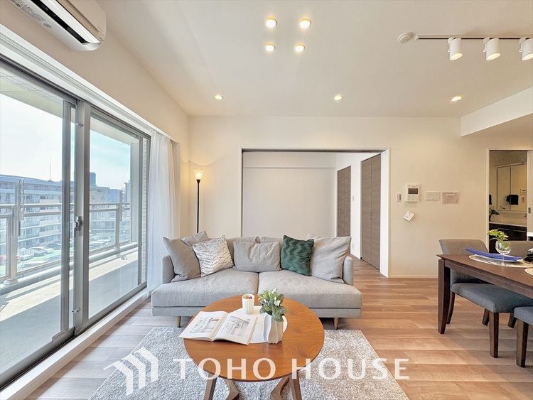 内装 「想像していた以上に広い」が写真を撮っているときの感想です。家事動線に配慮したプランによりご家族がくつろげる明るく広い空間が確保できました。