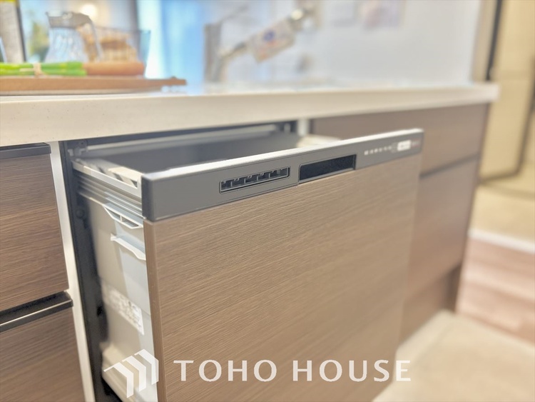 キッチン ◆食洗機◆お子様の面倒を見れる時間が増え時短になります。加えて手荒れも防げてしかも節水が高い為、大変人気があり重宝します。