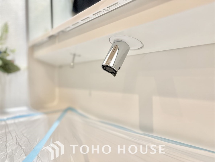 洗面 気持ちの良い朝をつくりだし、夕方には笑顔を取り戻させてくれるミラー。パウダールームはいつでも本来の自分を取り戻せる空間。明るく仕上げてあります。