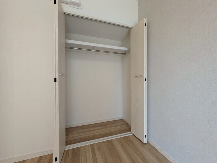 収納 家電やスーツケース、ストック品など何でも片付く嬉しい空間です。