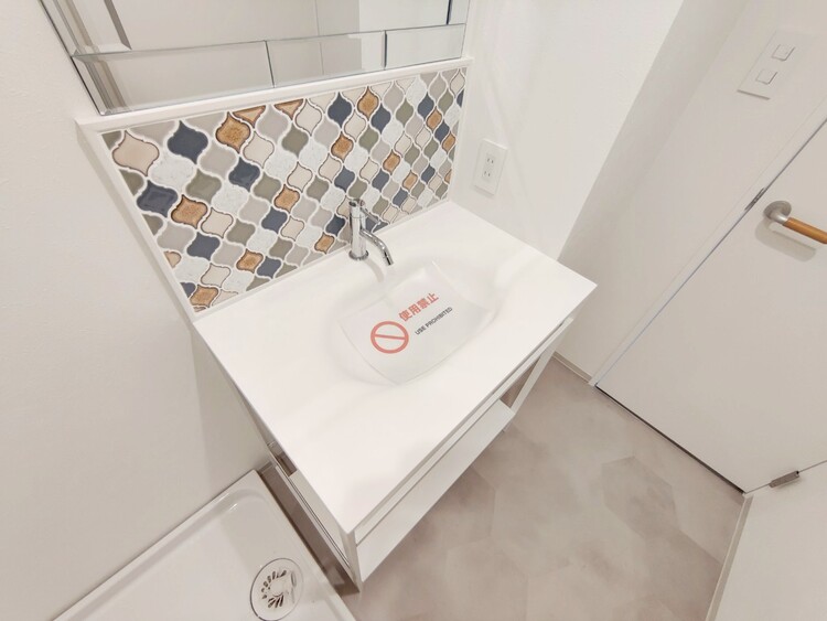 その他 清潔感を感じられる洗面化粧台。